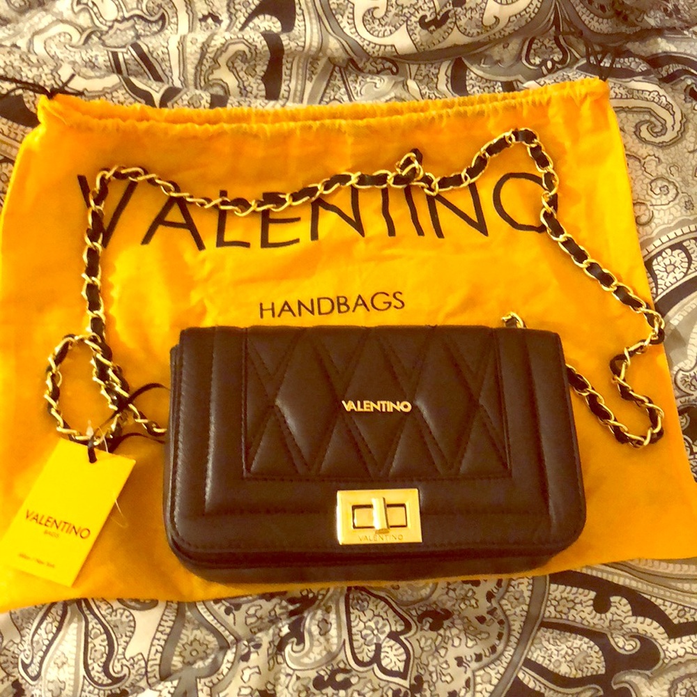 Black/Quilted Leather Bag/Gold Strap (A Must 👀)!!